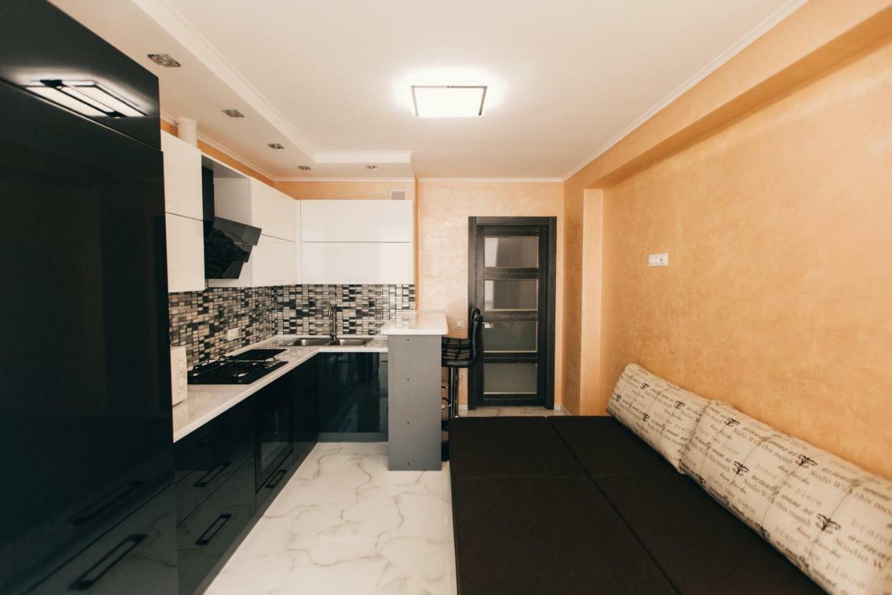 Oazis Apartments Tjernivtsi Eksteriør billede